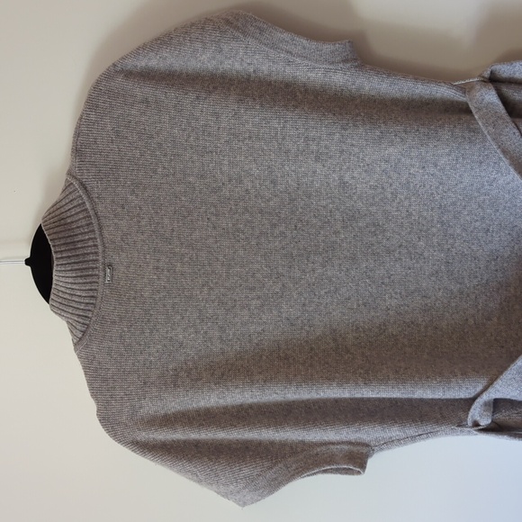 St. John Gray 100% Cashmere Cardigan Sweater Sleeveless Vest - Size Small - Picture 10 of 10